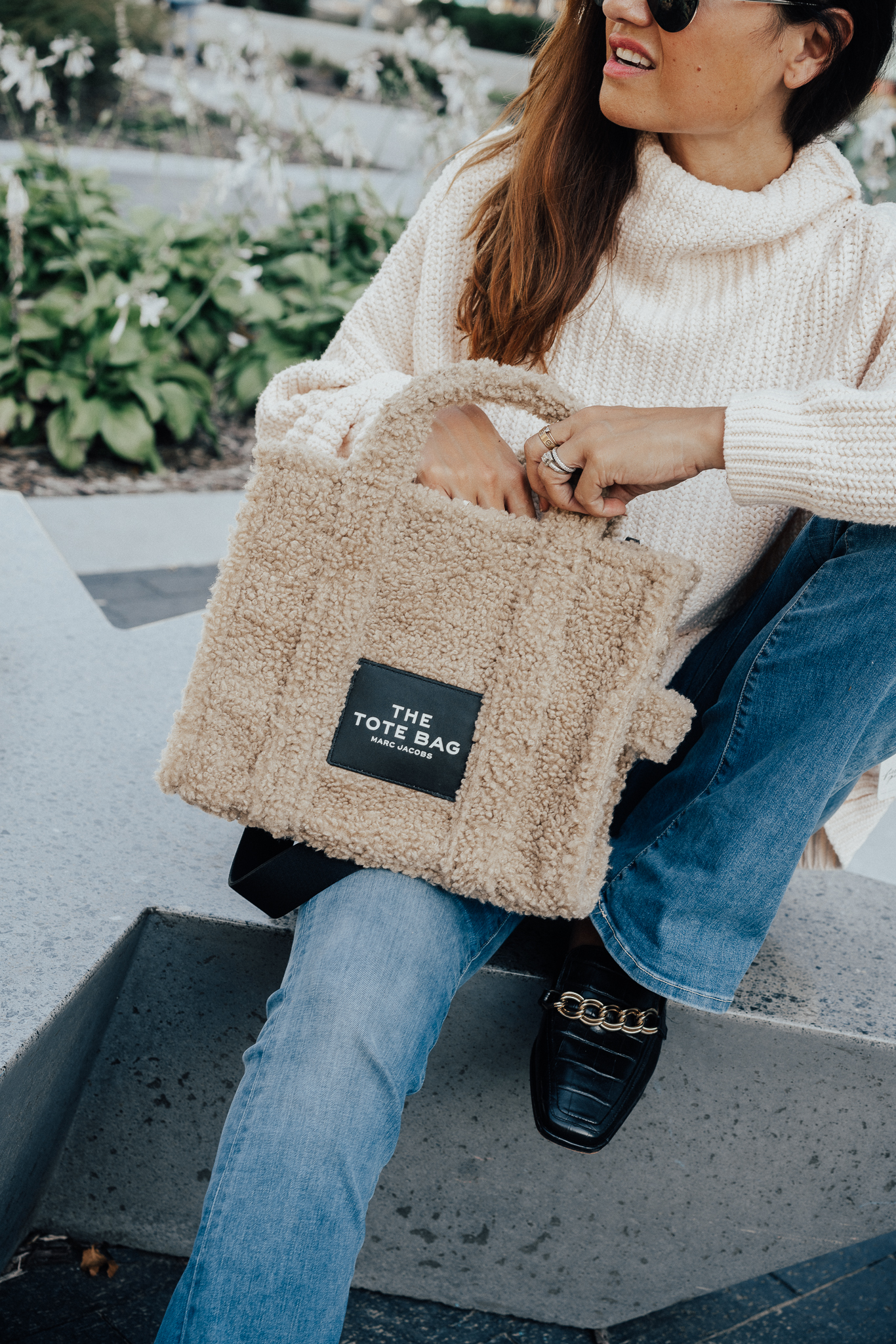 marc jacobs the tote bag street style